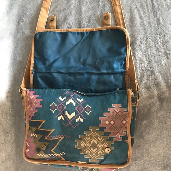 📦SOLD🎉 Mossimo Supply Native Print Cossbody Bag - Picture 5 of 6